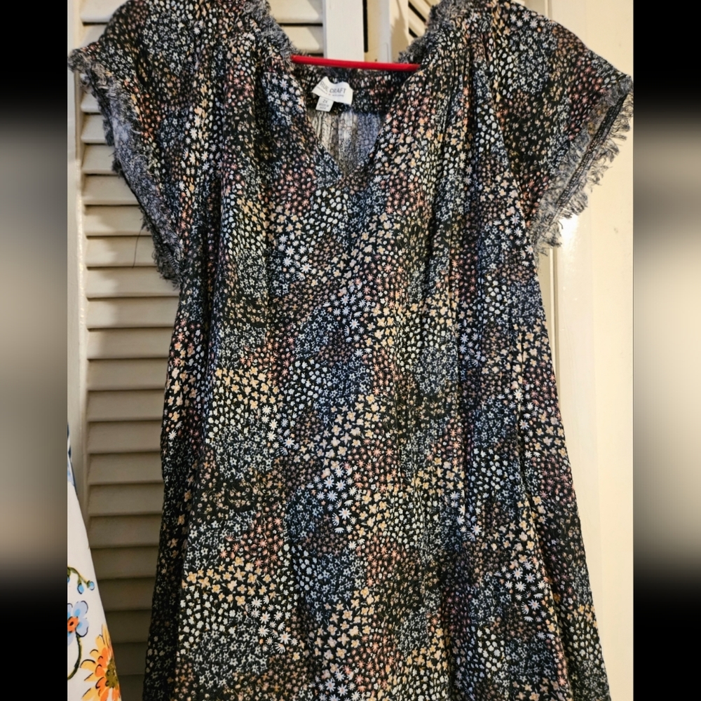 NWOT TRU CRAFT BLACK FLORAL FRONT TIE SHIRT